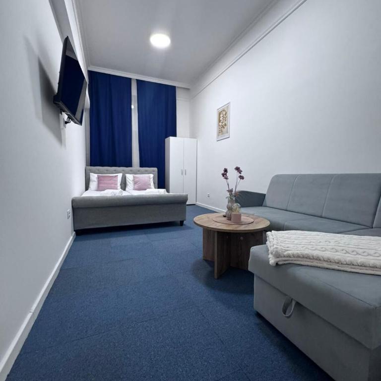 Royal Blue Central Point - Superior Triple Room - 16