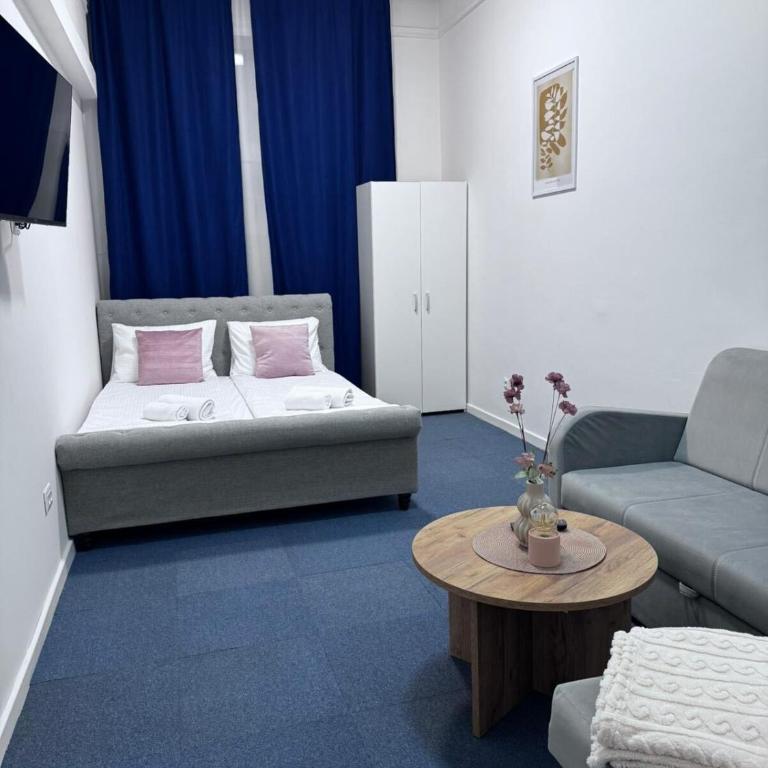 Royal Blue Central Point - Superior Triple Room - 9