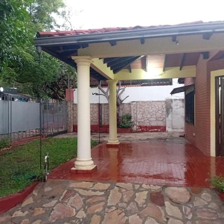 Casa Disponible para familia - One-Bedroom House - 1
