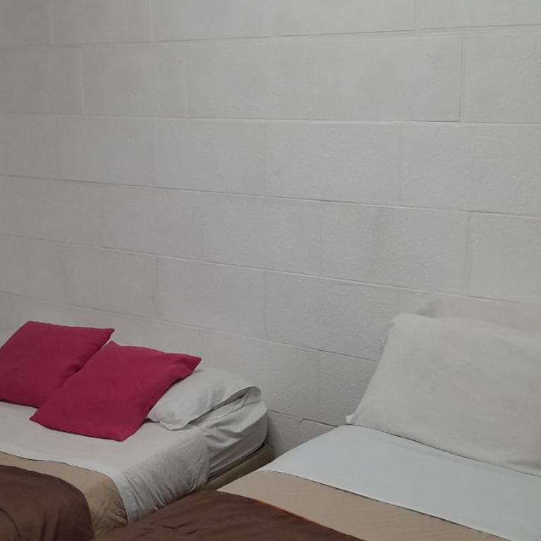 Atardecer en el Río - Habitación Triple Económica con baño compartido - 12