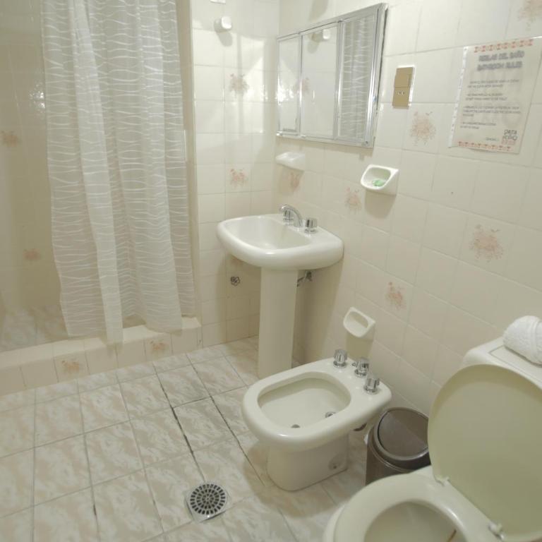 Hotel Boutique Pata y Perro - Quadruple Room with Private Bathroom - 1