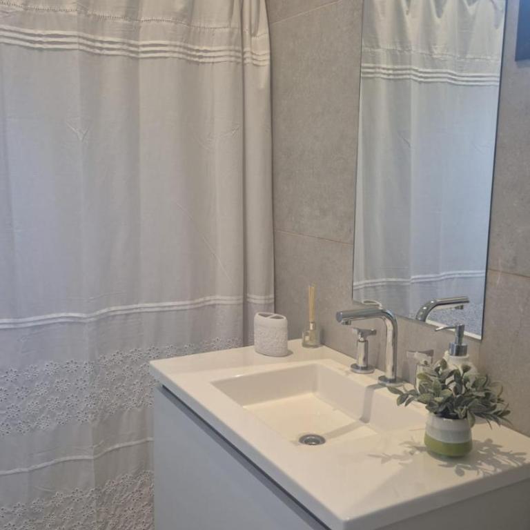 Hermosa Casa De Campo en Mercedes - Casa de 4 dormitorios - 25