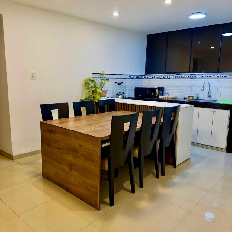 Departamento completo en el primer piso - Three-Bedroom Apartment - 1