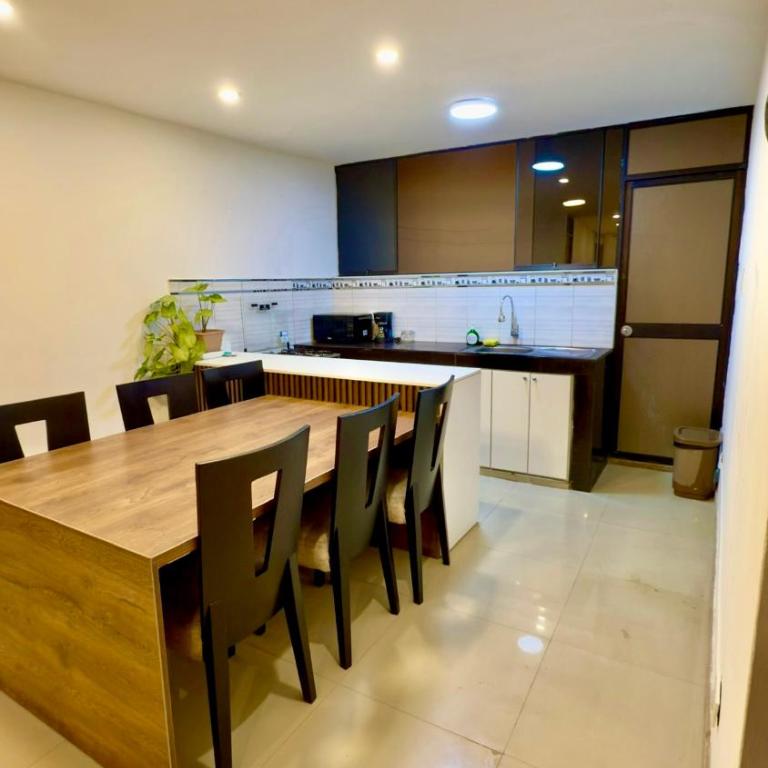 Departamento completo en el primer piso - Three-Bedroom Apartment - 2