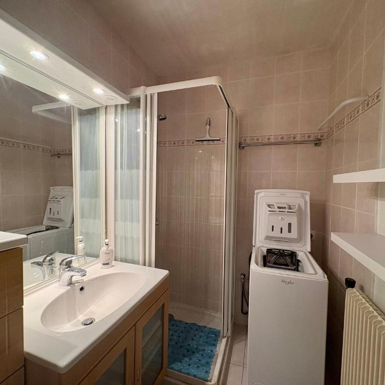 Bel appartement à St Jean de Monts avec balcon et parking, proche plage et commerces - FR-1-323-585 - Apartment - 13