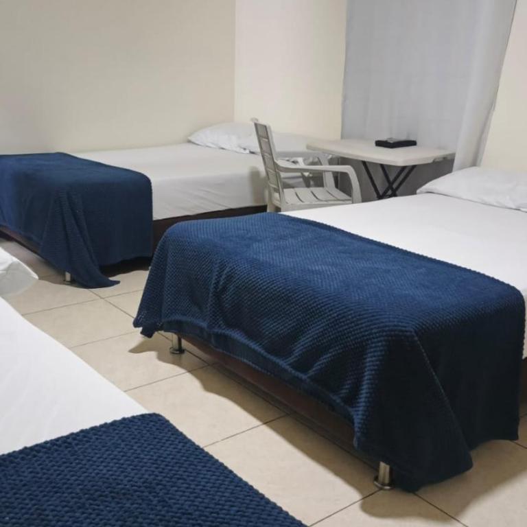 Hotel Alcazar - Habitación Triple - 4