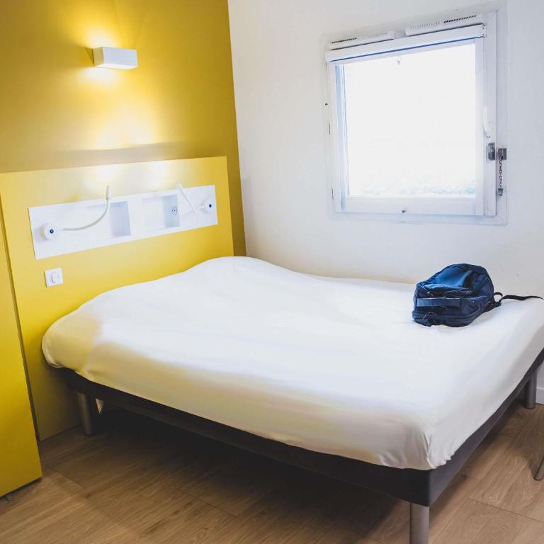 ibis budget Dijon Saint Apollinaire - Chambre Triple avec 1 Lit Double et 1 Lit Simple - 2