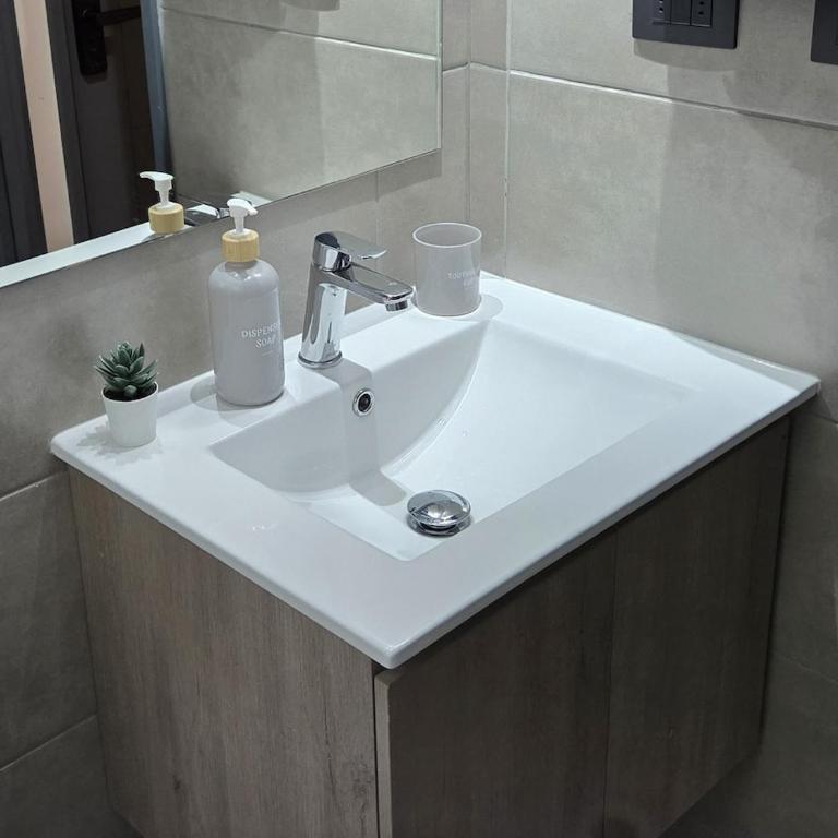 Cómodo depto estudio- Céntrico- Equipado- Piscina - One-Bedroom Apartment - 4