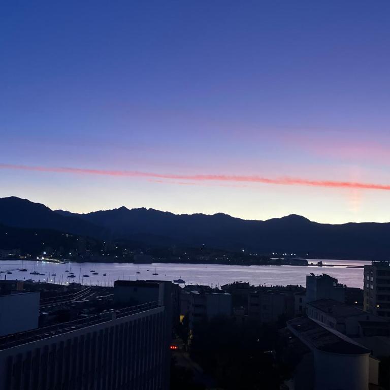 Très bel appartement avec terrasse de 87m2 avec une superbe vue panoramique sur la baie d Ajaccio - Apartment mit 2 Schlafzimmern - 46