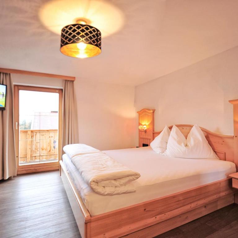 Summit Residence - Two-Bedroom Apartment with Balcony and Terrace - 9