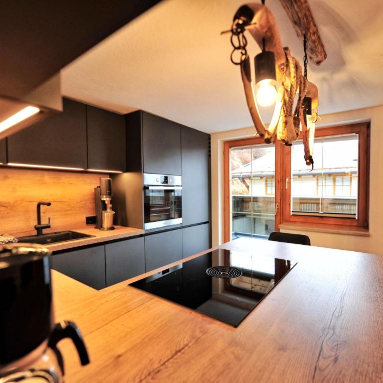 Summit Residence - Two-Bedroom Apartment with Balcony and Terrace - 5