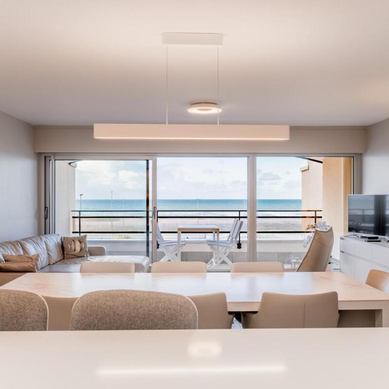Modern and sleek, third floor sea front flat for 8 - Appartement 3 Chambres - Côté Océan - 6