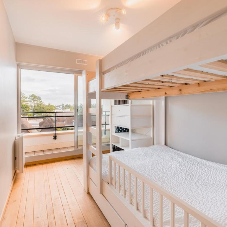 Modern and sleek, third floor sea front flat for 8 - Appartement 3 Chambres - Côté Océan - 11