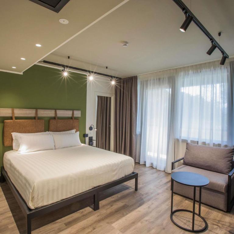 Mercure Roma Cinecittà - Camera Matrimoniale Superior con Divano-Letto e Balcone - 8