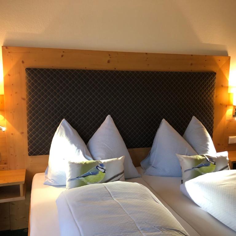 Haus Hirschpoint - Doppelzimmer mit Seeblick - 3