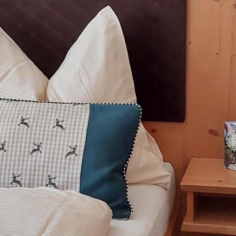 Haus Hirschpoint - Doppelzimmer mit Seeblick - 10