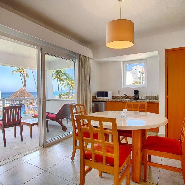 Marival Emotions Resort & Suites Riviera Nayarit by Mercure - Suite de 2 dormitorios con dos baños, cama extragrande, sofá cama y balcón - Frente al mar - 5