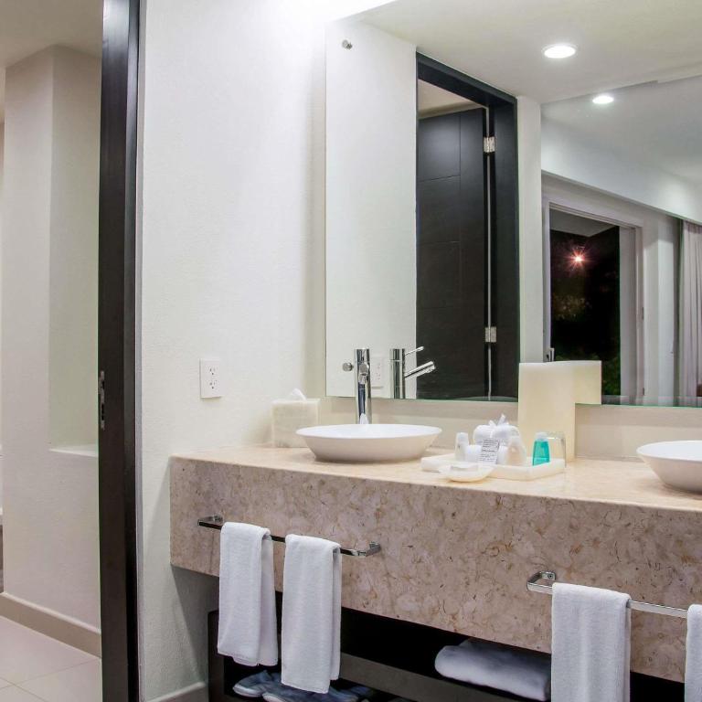 Marival Distinct All-Suites & World Spa - Handwritten Collection - One-Bedroom King Room with Three King Beds and Private Pool - Balcony/Terrace/Kitchen - 7