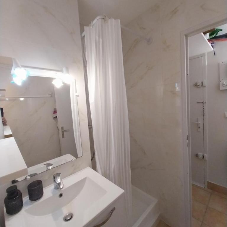 Appartement T2 RDC, Front de Mer, 4 couchages, Les Balcons de la Méditerranée Narbonne Plage - Appartement - 15