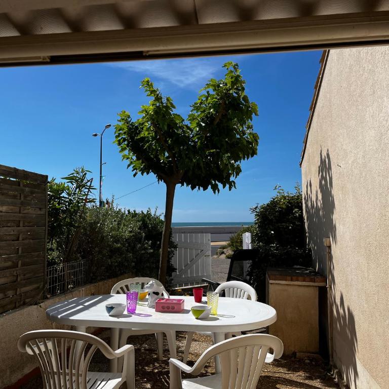 Appartement T2 RDC, Front de Mer, 4 couchages, Les Balcons de la Méditerranée Narbonne Plage - Appartement - 1