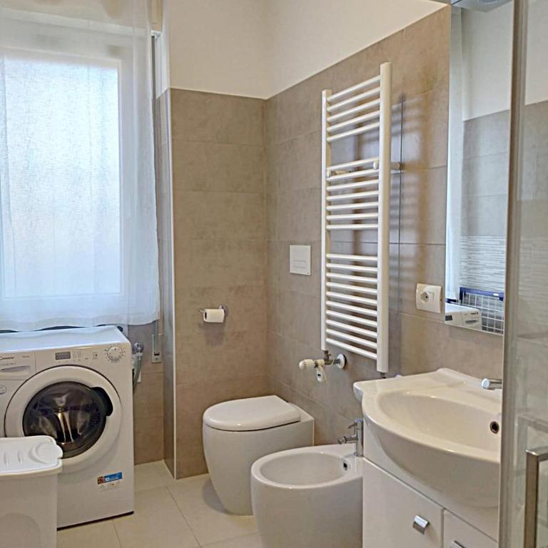 Trilocale vacanza Riccione - Three-Bedroom Apartment - 11