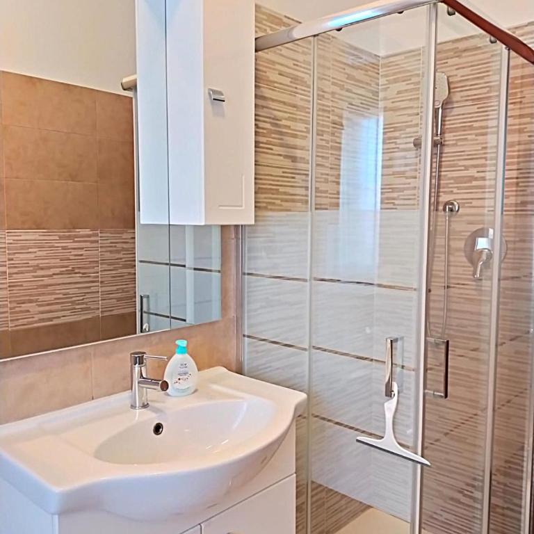Trilocale vacanza Riccione - Three-Bedroom Apartment - 12