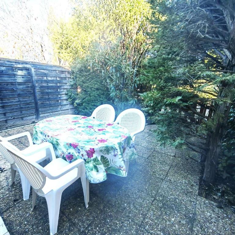 Villa Mitoyenne Calme avec Piscine, Clim et Parking pour 4 Pers. - FR-1-607-179 - Villa - 15