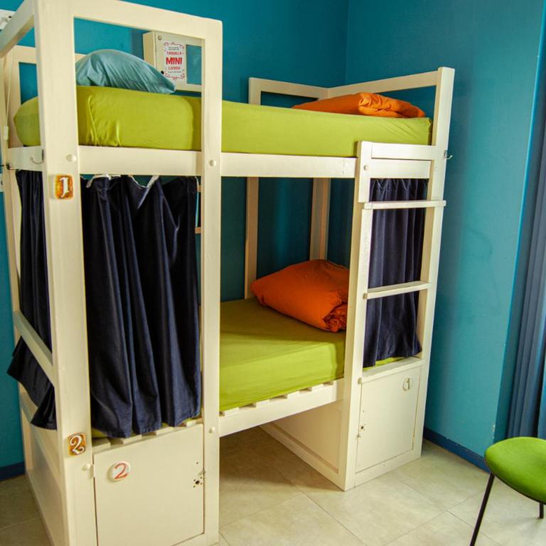 Casa Caracol - Cama en habitación compartida mixta de 4 camas con baño privado externo - 1