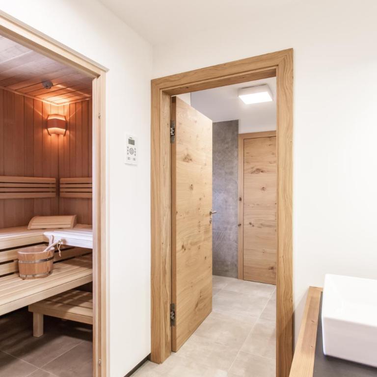 Hubertus Apartments - Superior Ferienwohnung mit 3 Schlafzimmern und Sauna - 5