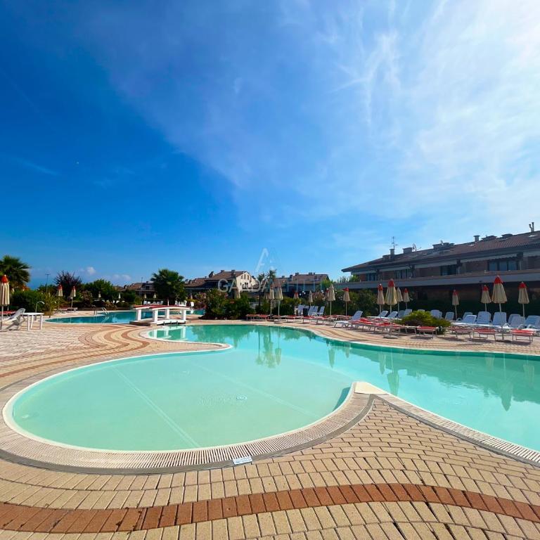 Platino Apartment - Jacuzzi privata con tre Piscine residenziali ed un bar a 200m dal Lago - Appartamentino su 2 Livelli - 38