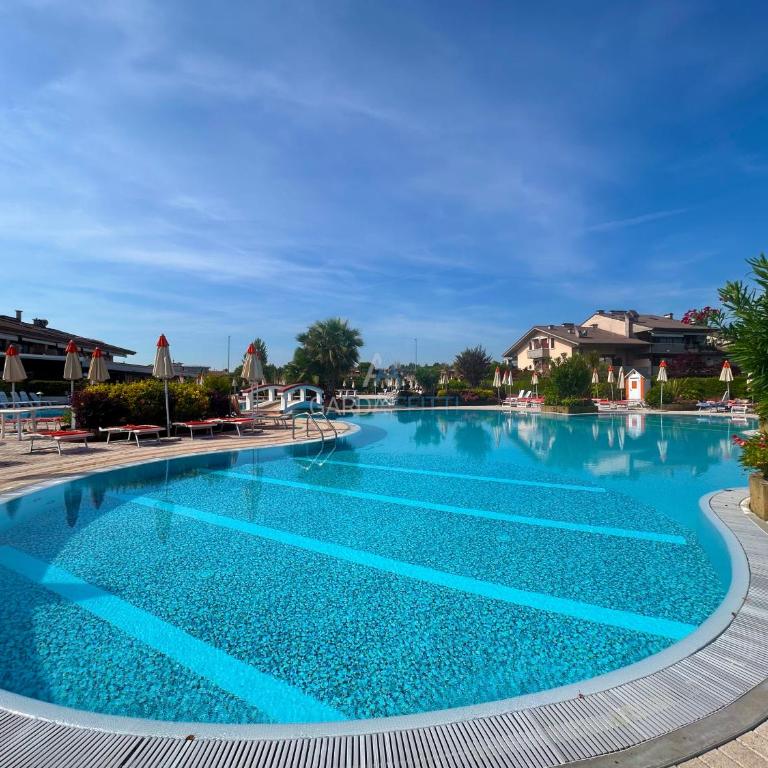 Platino Apartment - Jacuzzi privata con tre Piscine residenziali ed un bar a 200m dal Lago - Appartamentino su 2 Livelli - 37