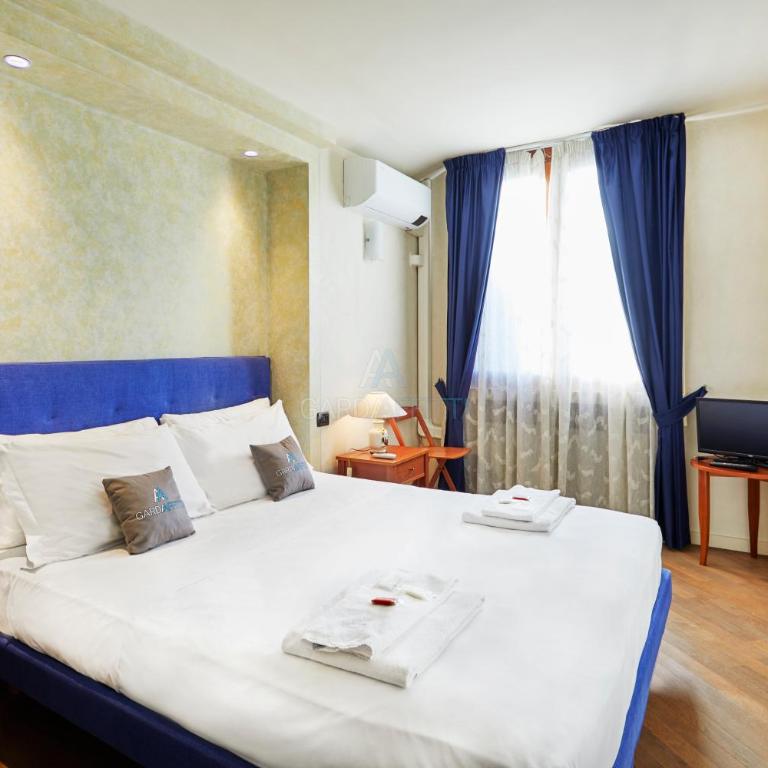 Platino Apartment - Jacuzzi privata con tre Piscine residenziali ed un bar a 200m dal Lago - Appartamentino su 2 Livelli - 21