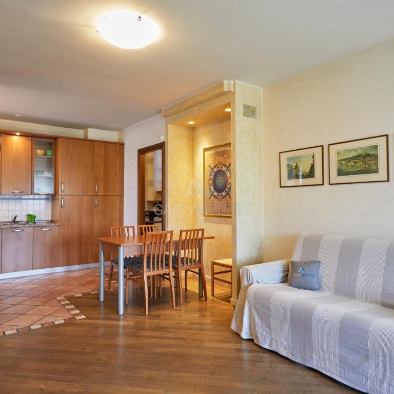 Platino Apartment - Jacuzzi privata con tre Piscine residenziali ed un bar a 200m dal Lago - Appartamentino su 2 Livelli - 4