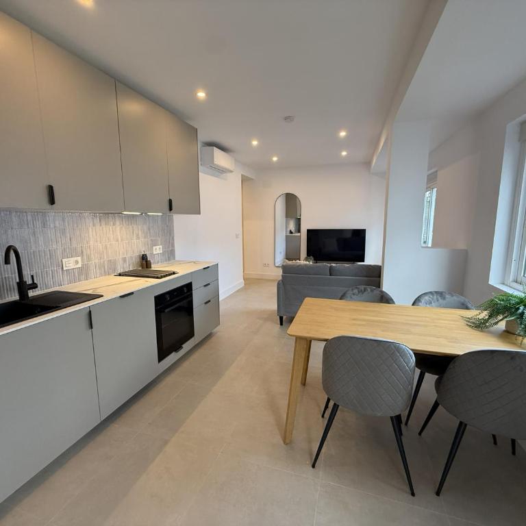 Boutique 2 Bedroom Apartment in Estepona Old Town Centre, Rooftop Terrace, 2 Min Walk to Beach - Apartamento de 2 dormitorios con balcón y terraza - 3