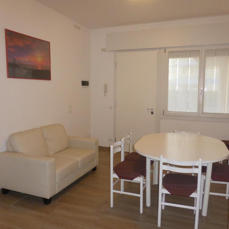 VILLA MARINA 3 CAMERE 2 BAGNI solo per famiglie PIAZZA NEMBER - Appartamento con 3 Camere da Letto - 2