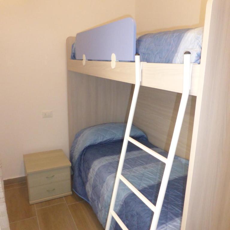 VILLA MARINA 3 CAMERE 2 BAGNI solo per famiglie PIAZZA NEMBER - Appartamento con 3 Camere da Letto - 5