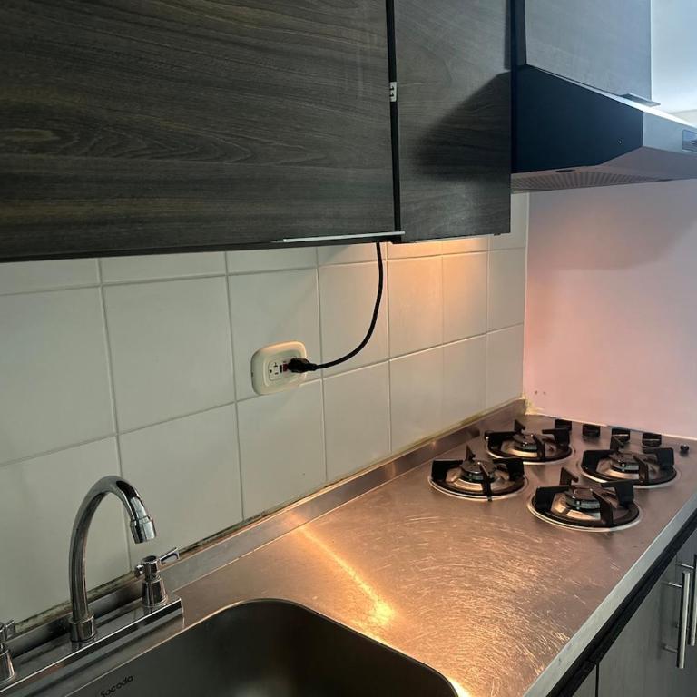 Apartamento acogedor en Bucaramanga con piscina - Three-Bedroom Apartment - 11
