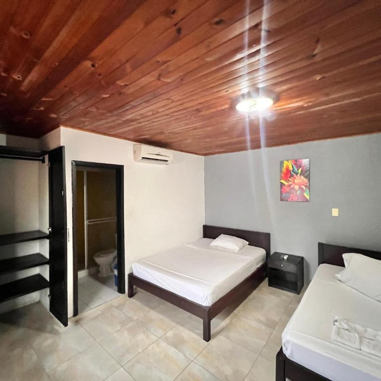 Hotel San Pedro - Habitación Cuádruple Estándar - 3
