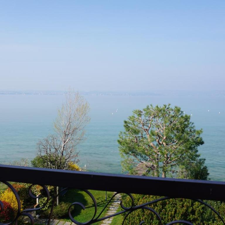 Sirmio Apartments - Primavera Stay - Top Floor Apartment with Terrace and Lake View - 9