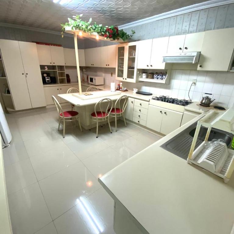 Full Encarnacion House - Four-Bedroom House - 6