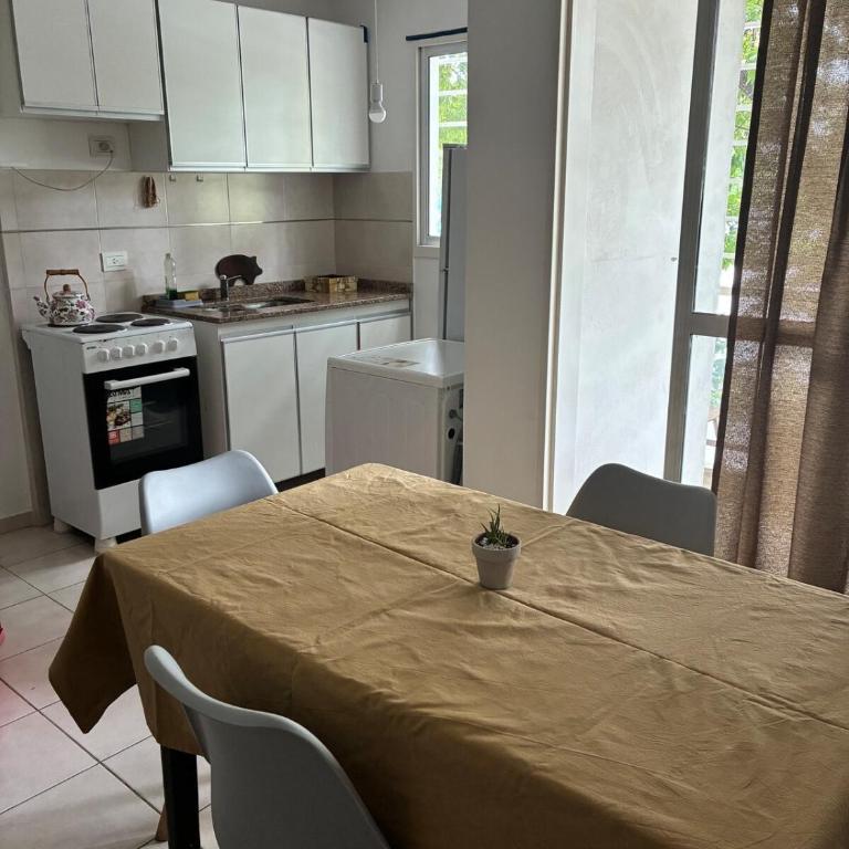 Departamento completo a metros de Pellegrini - One-Bedroom Apartment - 1
