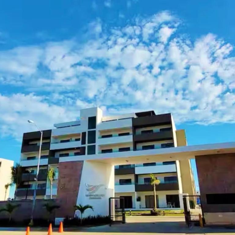 Marina Cerritos condominios - Three-Bedroom Apartment - 4