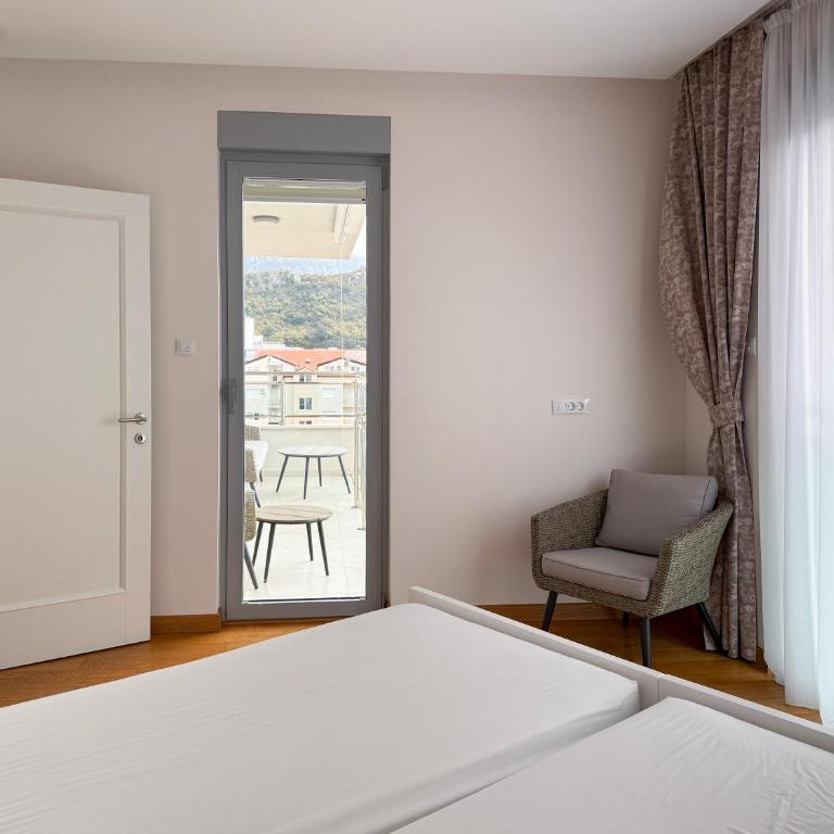 Seaview Apartment - Two-Bedroom Apartment - 10