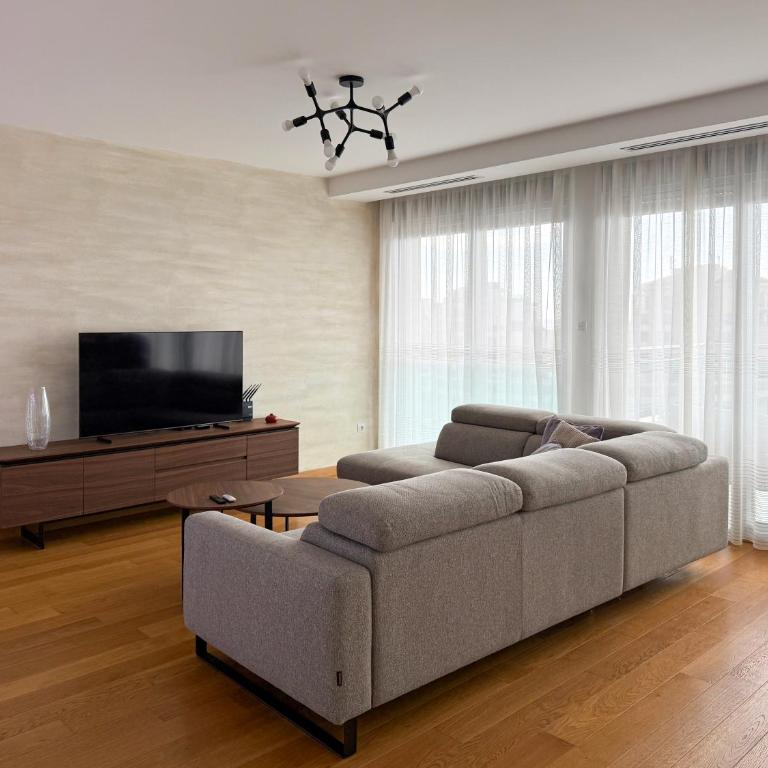 Seaview Apartment - Two-Bedroom Apartment - 11