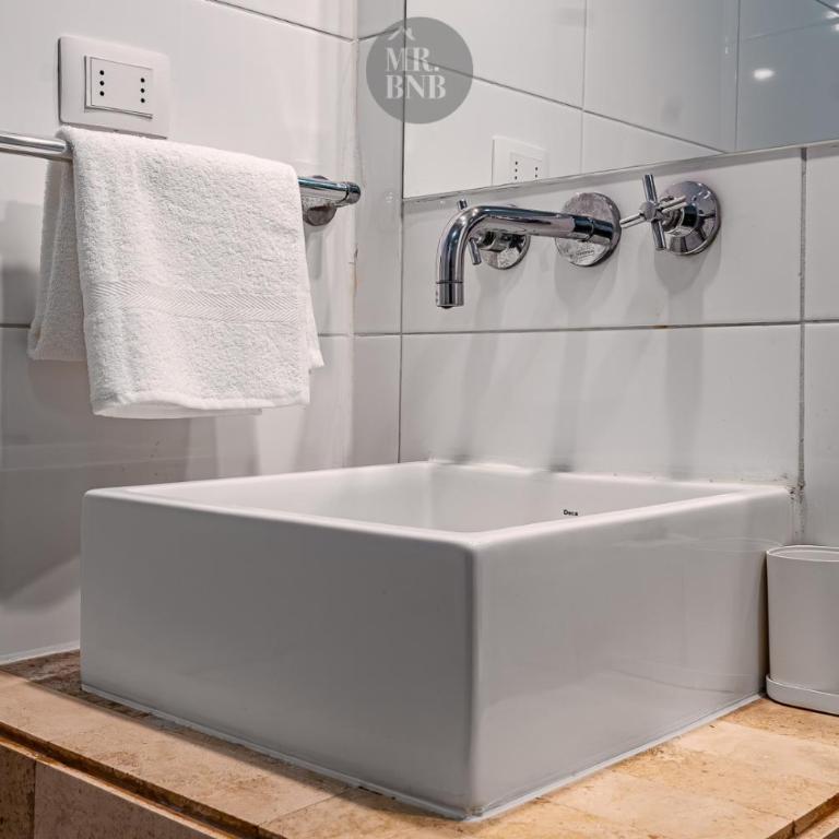 Padre Mariano Apartments by Mr BnB - Two-Bedroom Apartment with Terrace - 5