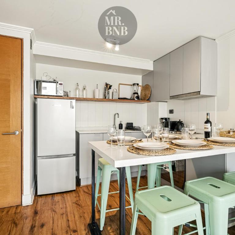 Padre Mariano Apartments by Mr BnB - Two-Bedroom Apartment with Terrace - 16