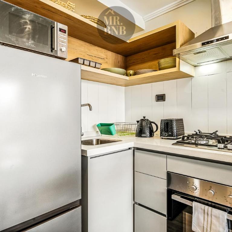 Padre Mariano Apartments by Mr BnB - Two-Bedroom Apartment with Terrace - 12