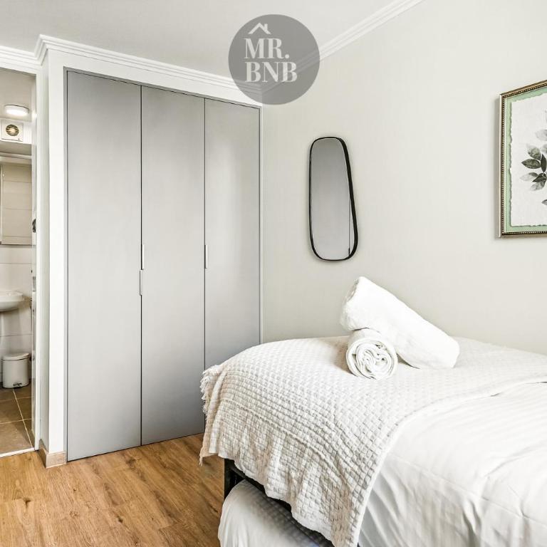Padre Mariano Apartments by Mr BnB - Two-Bedroom Apartment with Terrace - 13