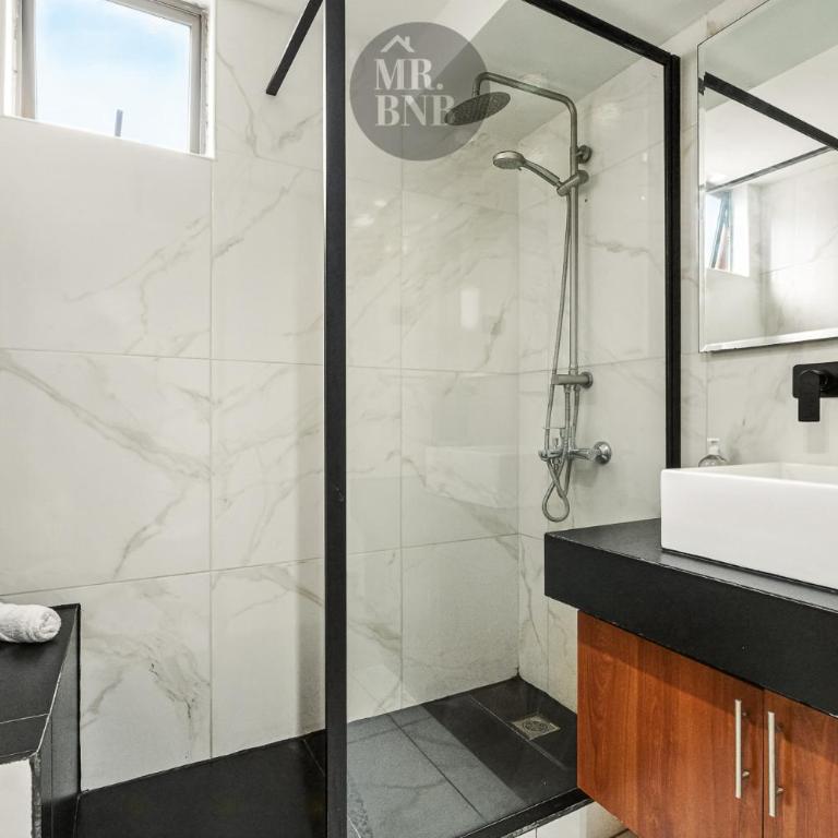 Padre Mariano Apartments by Mr BnB - Two-Bedroom Apartment with Terrace - 18