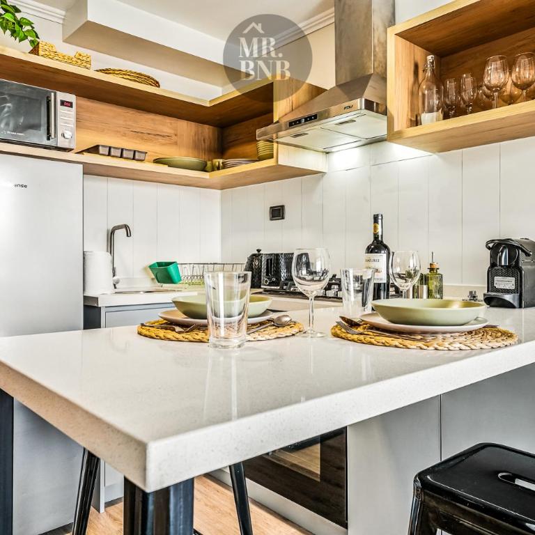 Padre Mariano Apartments by Mr BnB - Two-Bedroom Apartment with Terrace - 17